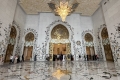 Abu Dhabis Highlights: Panoramafahrt und Besuch der Moschee