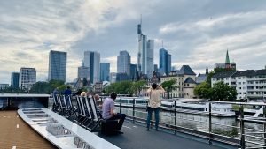 Frankfurt vom Main aus gesehen