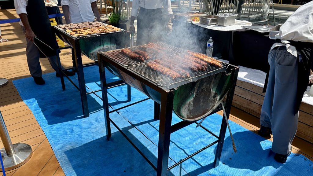 BBQ auf dem Lido Deck - es wird tatsächlich gegrillt ...