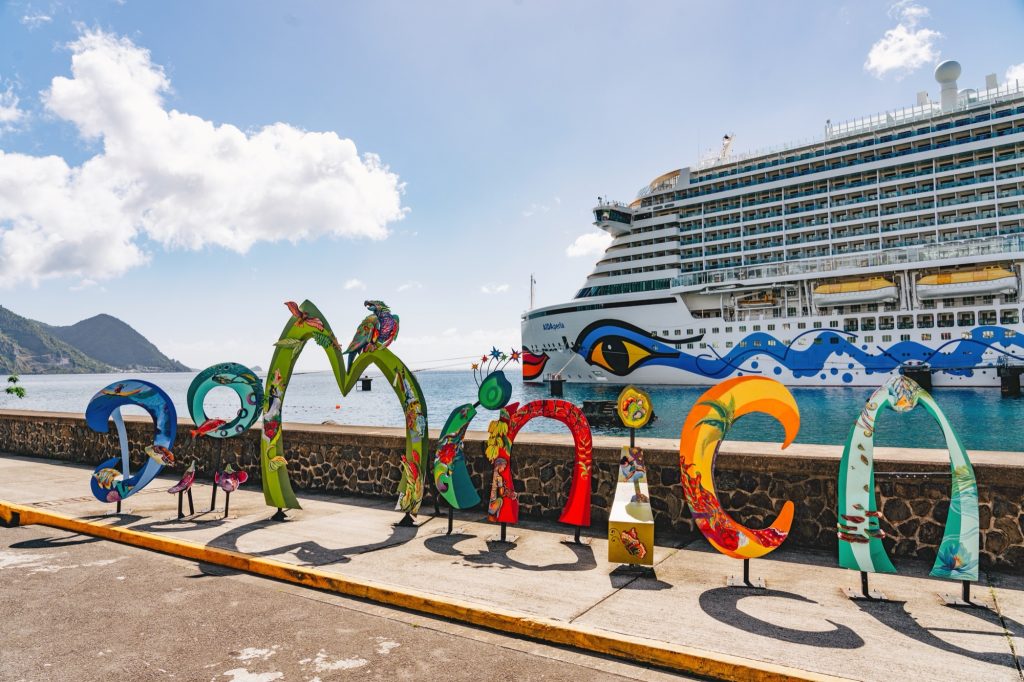 AIDAperla auf Dominica