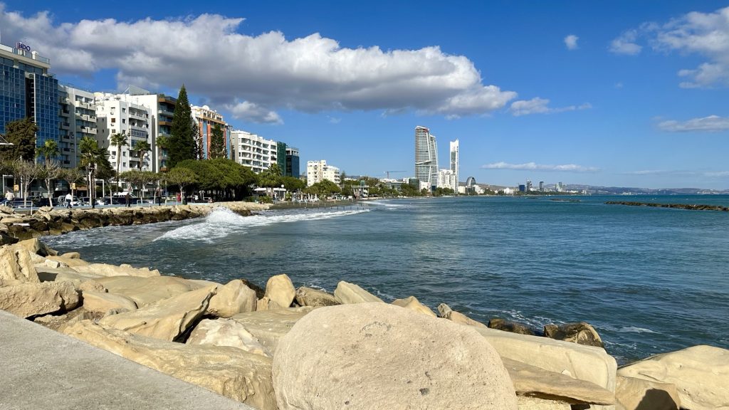 Strand und Hafenpromenade von Limassol