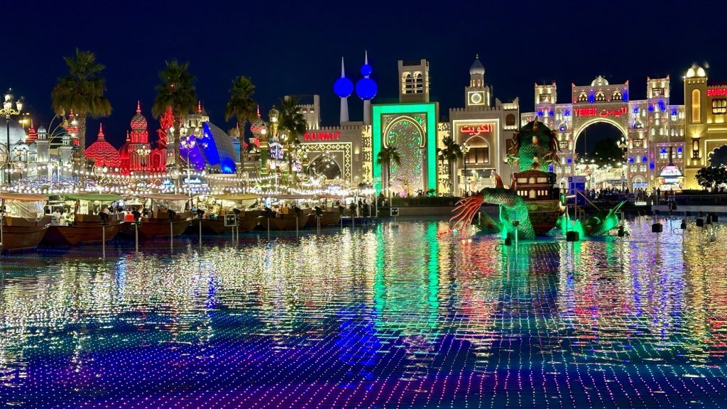 "Floating Market" im Global Village