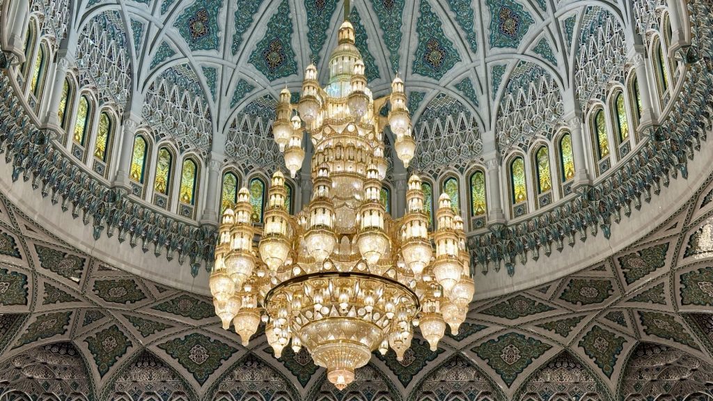 Kronleuchter in der Moschee in Muscat, Oman