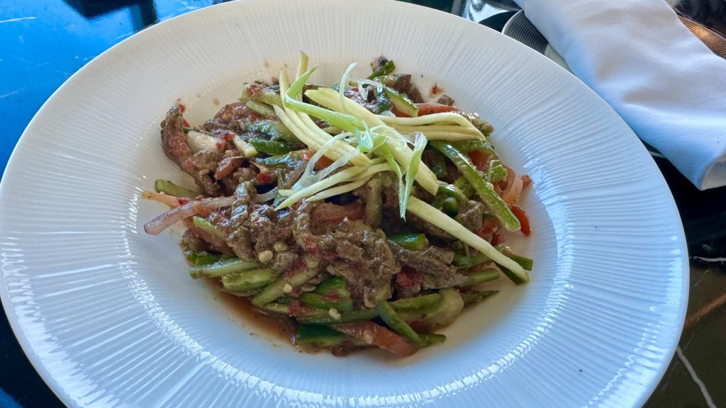 "Thai Beef Salad" im Observation at 300