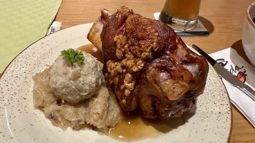 Schweinshaxe im Brauhaus