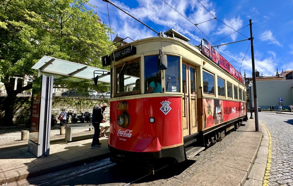 Historische Straßenbahn in Porto